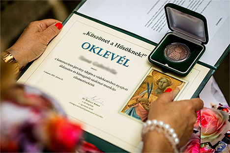 Szent Corona Oklevél és Emlékérem Szent Corona Oklevél és Emlékérem